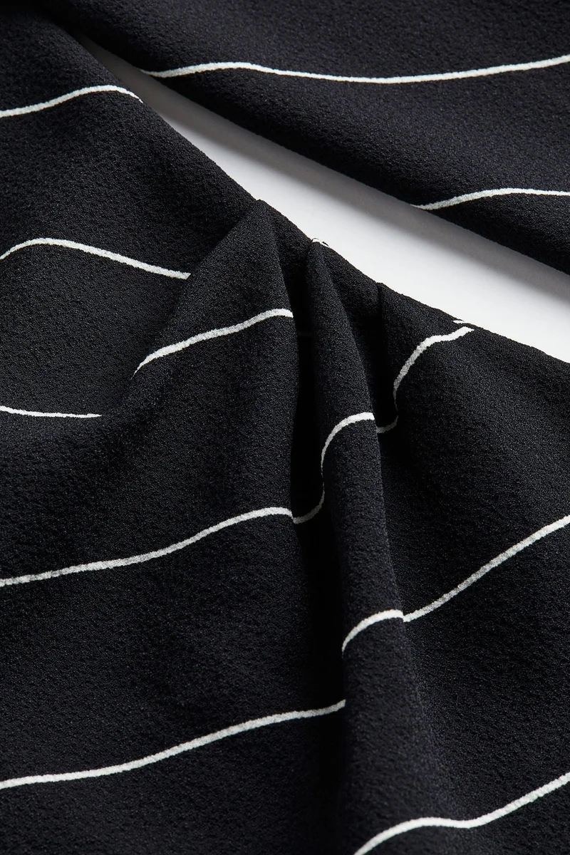 اتش اند ام فستان بتصميم ملفوف